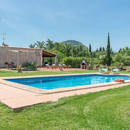 Lucas Villa *